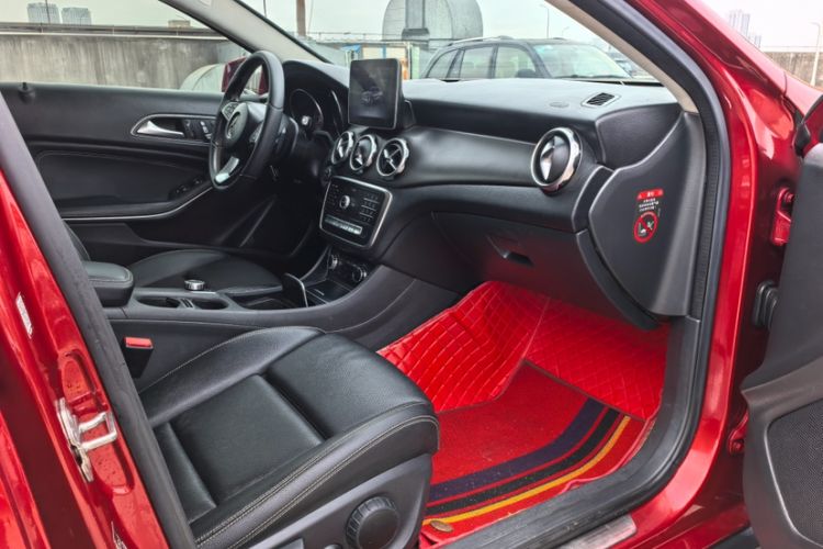 Used Mercedes-Benz GLA 2018 GLA 200 Sport Edition Interior 2