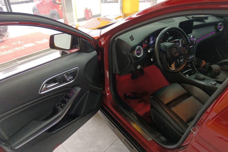 Used Mercedes-Benz GLA 2018 GLA 220 4MATIC Sport Edition Interior 3