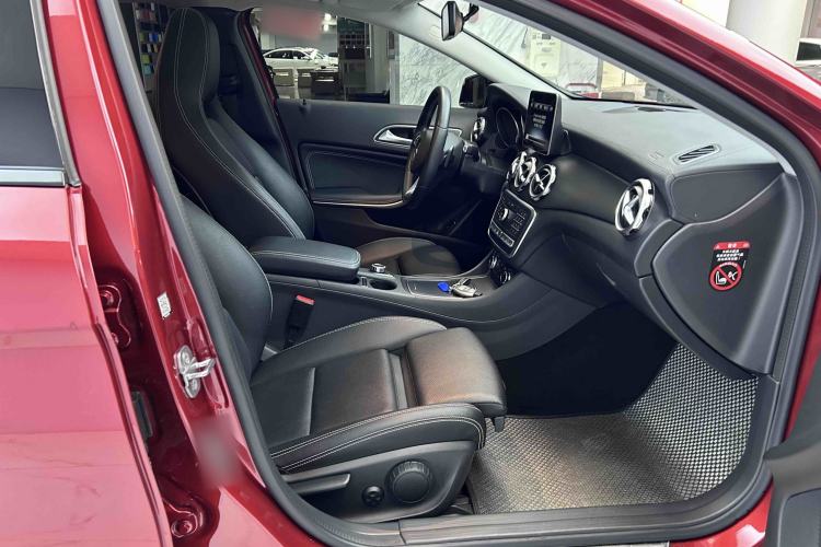 Used Mercedes-Benz GLA 2018 GLA 220 4MATIC Sport Edition Interior 3