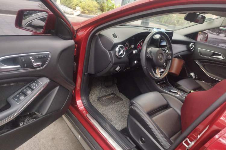 Used Mercedes-Benz GLA 2018 GLA 200 Sport Edition Interior 3