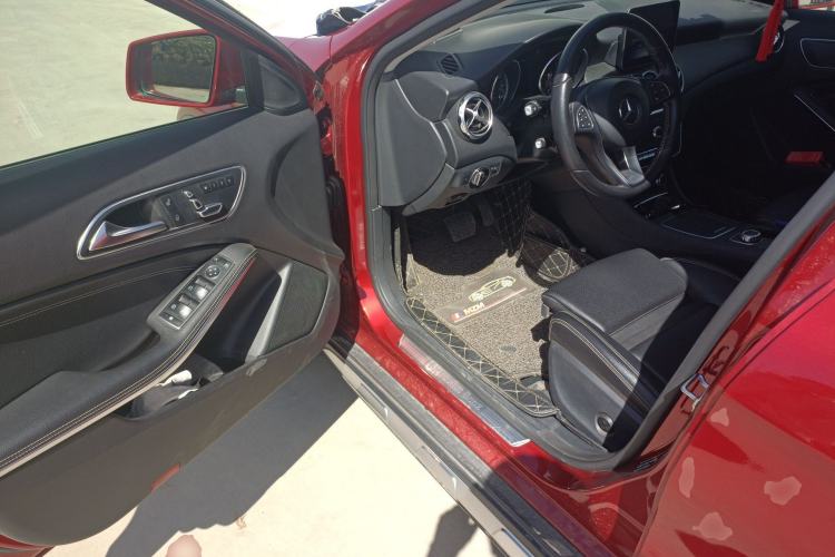 Used Mercedes-Benz GLA 2018 GLA 200 Sport Edition Interior 3