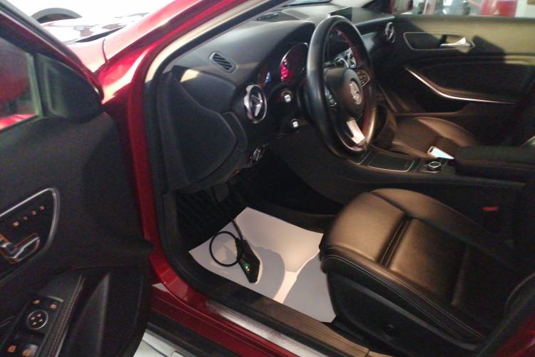 Used Mercedes-Benz GLA 2018 GLA 200 Sport Edition Interior 3