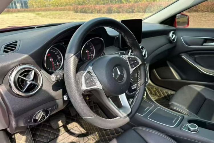 Used Mercedes-Benz GLA 2018 GLA 200 Sport Edition Interior 4