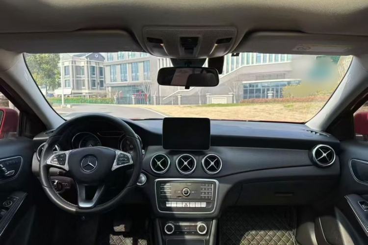 Used Mercedes-Benz GLA 2018 GLA 200 Sport Edition Interior 5