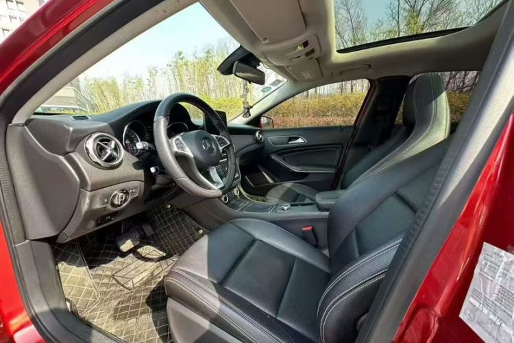 Used Mercedes-Benz GLA 2018 GLA 200 Sport Edition Interior 6