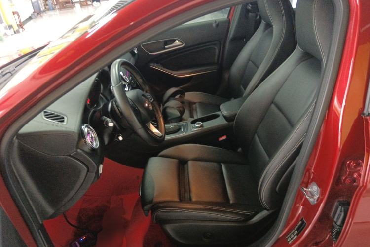 Used Mercedes-Benz GLA 2018 GLA 220 4MATIC Sport Edition Left Front Seat