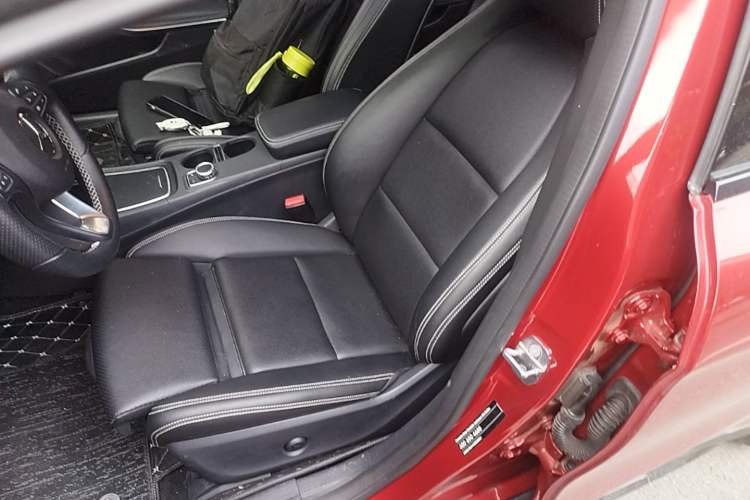 Used Mercedes-Benz GLA 2018 GLA 220 4MATIC Sport Edition Left Front Seat