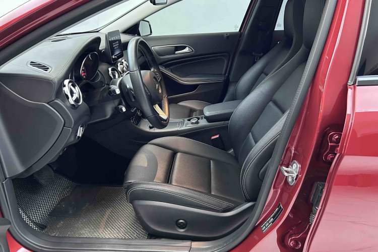 Used Mercedes-Benz GLA 2018 GLA 220 4MATIC Sport Edition Left Front Seat