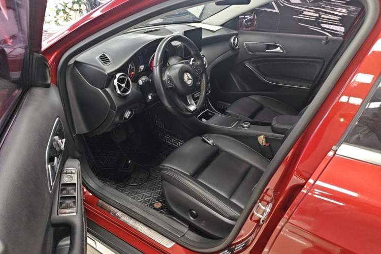 Used Mercedes-Benz GLA 2018 GLA 200 Sport Edition Left Front Seat