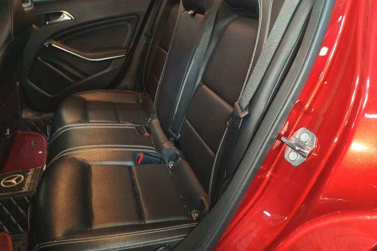Used Mercedes-Benz GLA 2018 GLA 200 Fashion Model Left Rear Seat