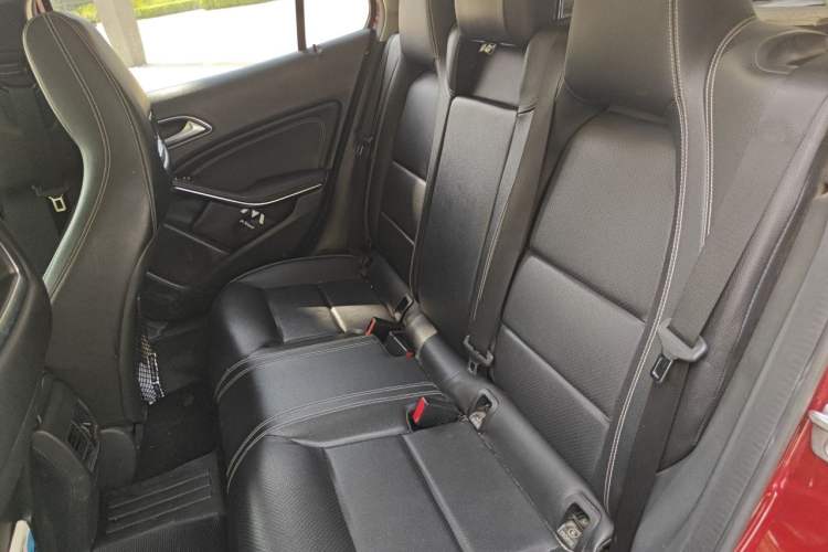 Used Mercedes-Benz GLA 2018 GLA 200 Fashion Model Left Rear Seat