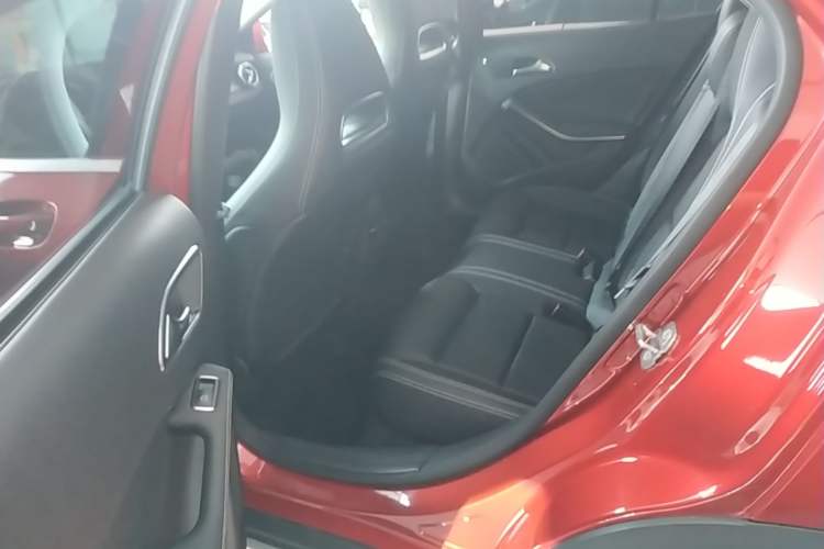 Used Mercedes-Benz GLA 2018 GLA 200 Fashion Model Left Rear Seat