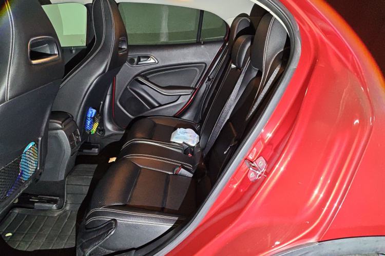 Used Mercedes-Benz GLA 2018 GLA 200 Fashion Model Left Rear Seat