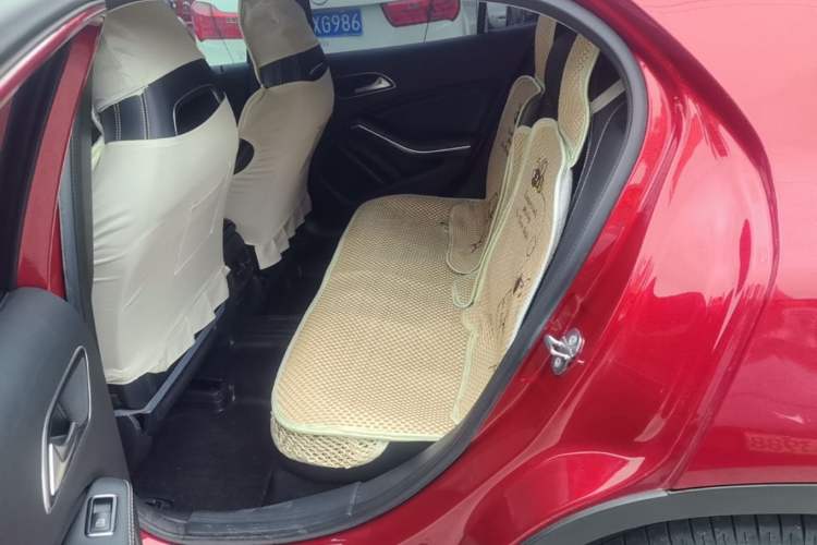 Used Mercedes-Benz GLA 2018 GLA 200 Fashion Model Left Rear Seat