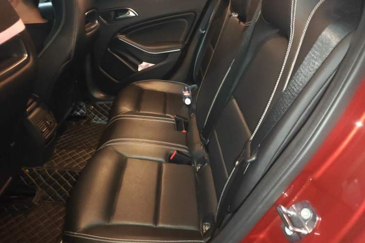 Used Mercedes-Benz GLA 2018 GLA 200 Fashion Model Left Rear Seat