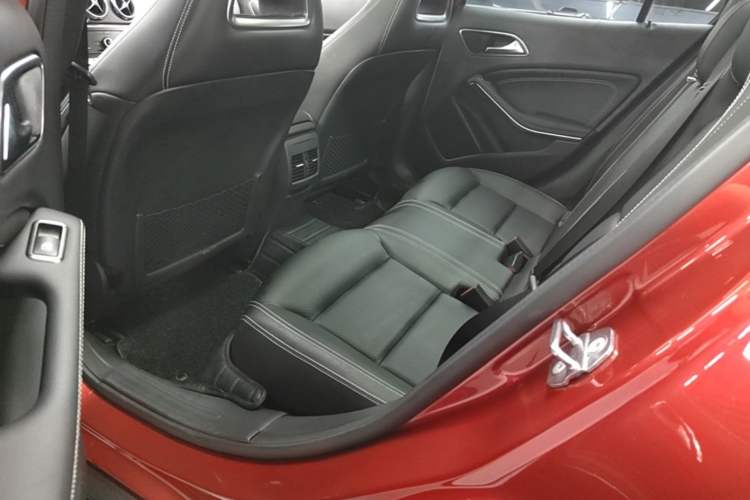 Used Mercedes-Benz GLA 2018 GLA 200 Fashion Model Left Rear Seat
