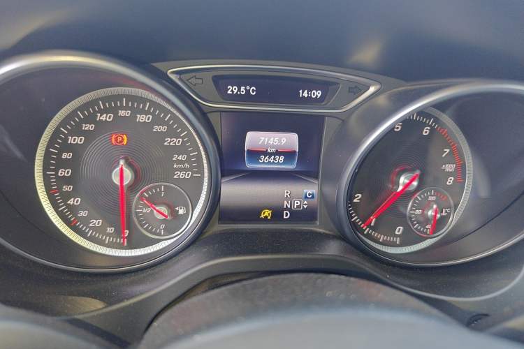 Used Mercedes-Benz GLA 2018 GLA 200 Fashion Model Odometer Close Up
