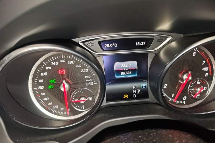 Used Mercedes-Benz GLA 2018 GLA 220 4MATIC Sport Edition Odometer Close Up
