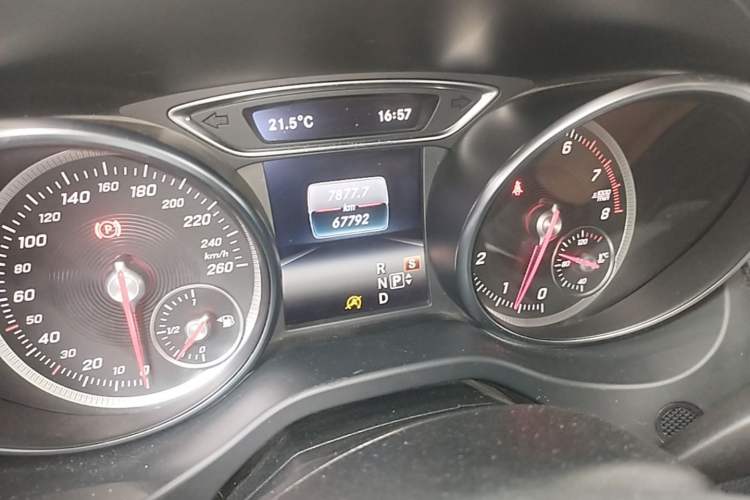 Used Mercedes-Benz GLA 2018 GLA 220 4MATIC Sport Edition Odometer Close Up