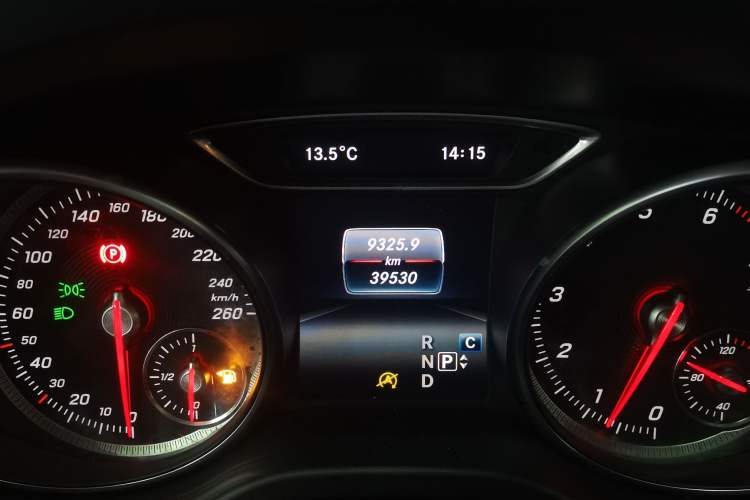 Used Mercedes-Benz GLA 2018 GLA 200 Sport Edition Odometer Close Up