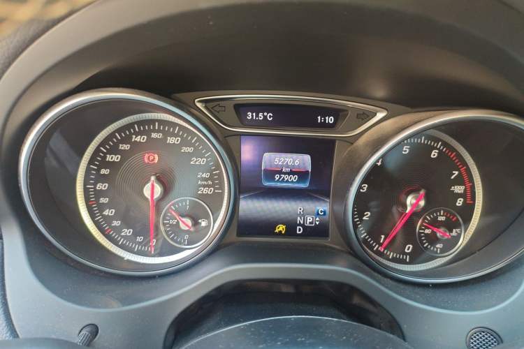 Used Mercedes-Benz GLA 2018 GLA 200 Fashion Model Odometer Close Up