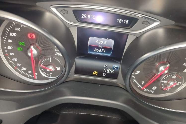 Used Mercedes-Benz GLA 2018 GLA 200 Sport Edition Odometer Close Up