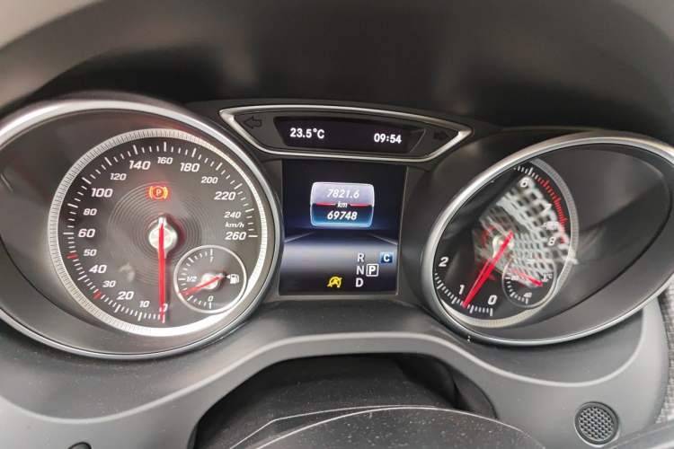 Used Mercedes-Benz GLA 2018 GLA 220 4MATIC Sport Edition Odometer Close Up
