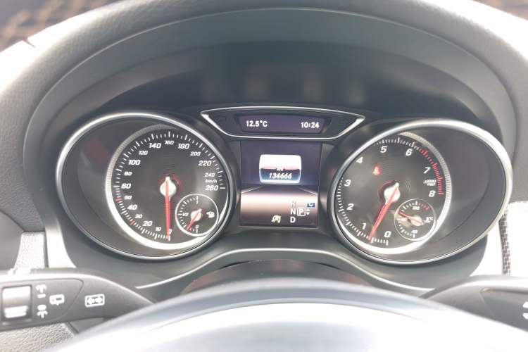 Used Mercedes-Benz GLA 2018 GLA 200 Fashion Model Odometer Close Up