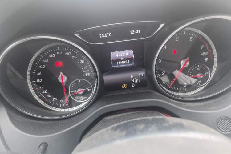 Used Mercedes-Benz GLA 2018 GLA 200 Sport Edition Odometer Close Up