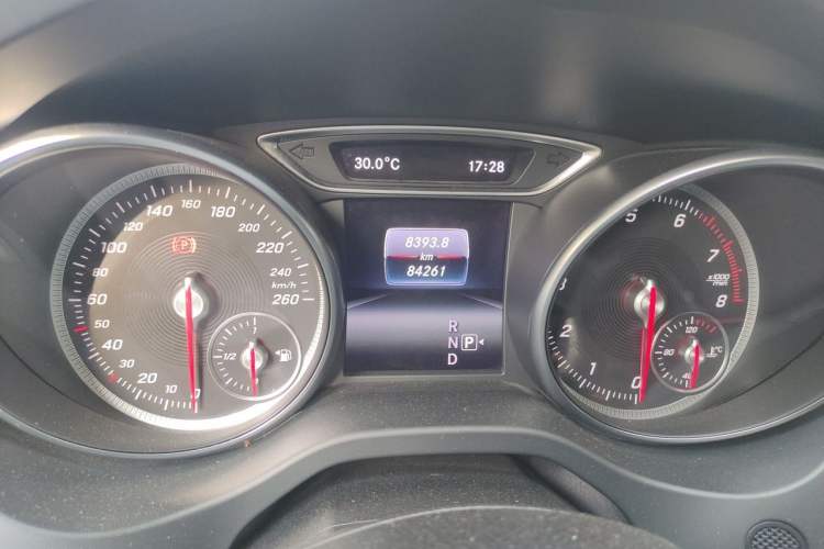 Used Mercedes-Benz GLA 2018 GLA 200 Fashion Model Odometer Close Up