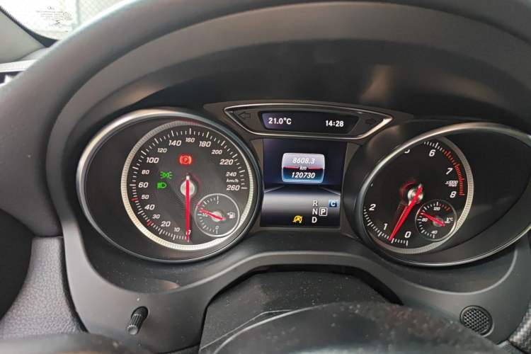 Used Mercedes-Benz GLA 2018 GLA 200 Sport Edition Odometer Close Up