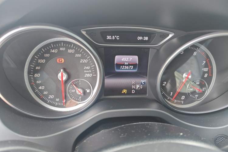 Used Mercedes-Benz GLA 2018 GLA 200 Sport Edition Odometer Close Up