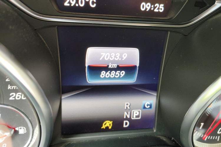 Used Mercedes-Benz GLA 2018 GLA 200 Sport Edition Odometer Close Up