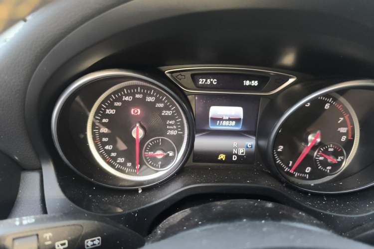 Used Mercedes-Benz GLA 2018 GLA 200 Fashion Model Odometer Close Up