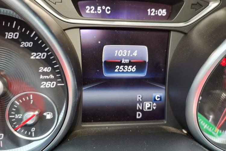 Used Mercedes-Benz GLA 2018 GLA 220 4MATIC Sport Edition Odometer Close Up