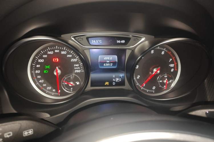 Used Mercedes-Benz GLA 2018 GLA 200 Fashion Model Odometer Close Up