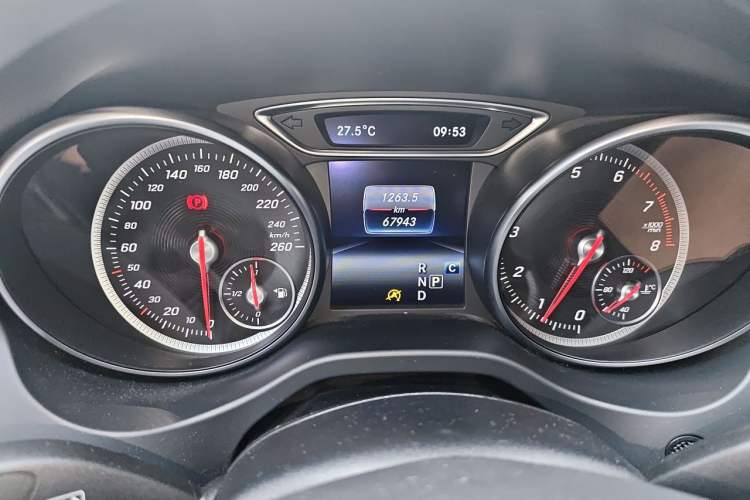 Used Mercedes-Benz GLA 2018 GLA 200 Sport Edition Odometer Close Up