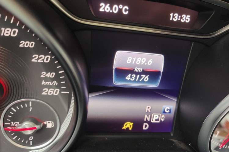 Used Mercedes-Benz GLA 2018 GLA 200 Fashion Model Odometer Close Up