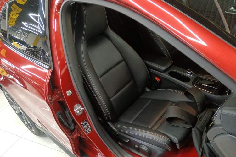 Used Mercedes-Benz GLA 2018 GLA 220 4MATIC Sport Edition Right Front Seat