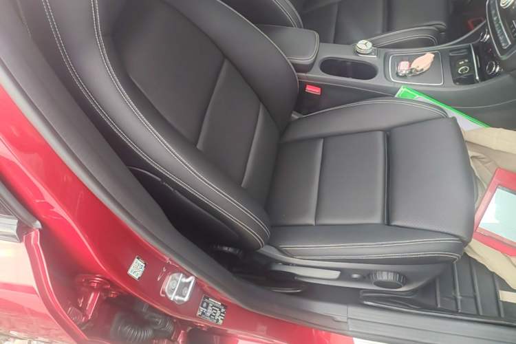 Used Mercedes-Benz GLA 2018 GLA 220 4MATIC Sport Edition Right Front Seat