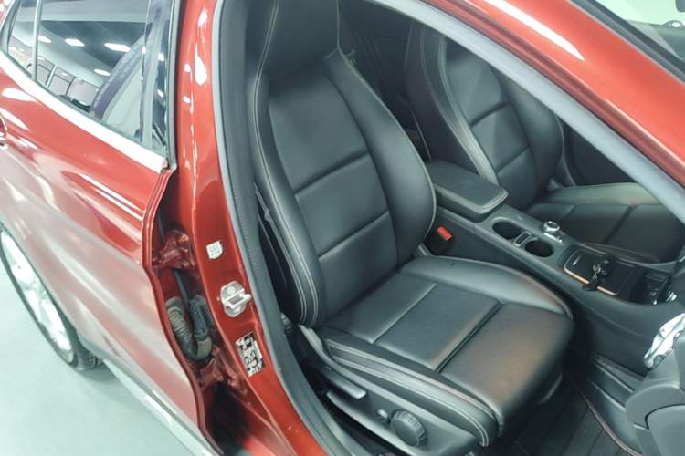 Used Mercedes-Benz GLA 2018 GLA 200 Sport Edition Right Front Seat