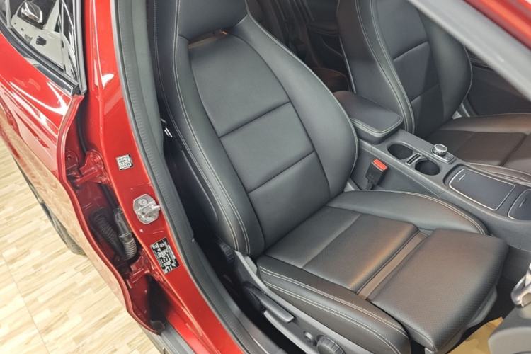 Used Mercedes-Benz GLA 2018 GLA 220 4MATIC Sport Edition Right Front Seat