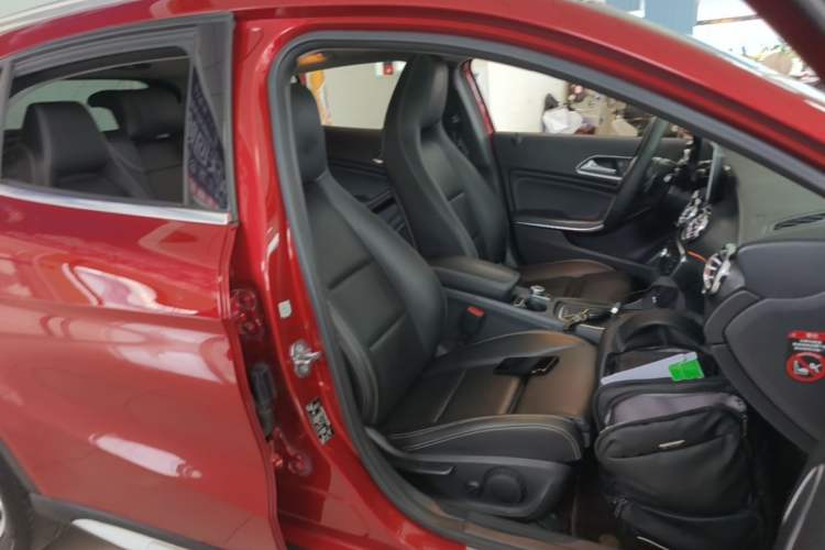 Used Mercedes-Benz GLA 2018 GLA 200 Sport Edition Right Front Seat