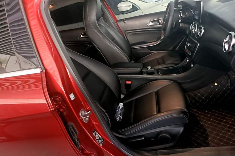 Used Mercedes-Benz GLA 2018 GLA 200 Sport Edition Right Front Seat