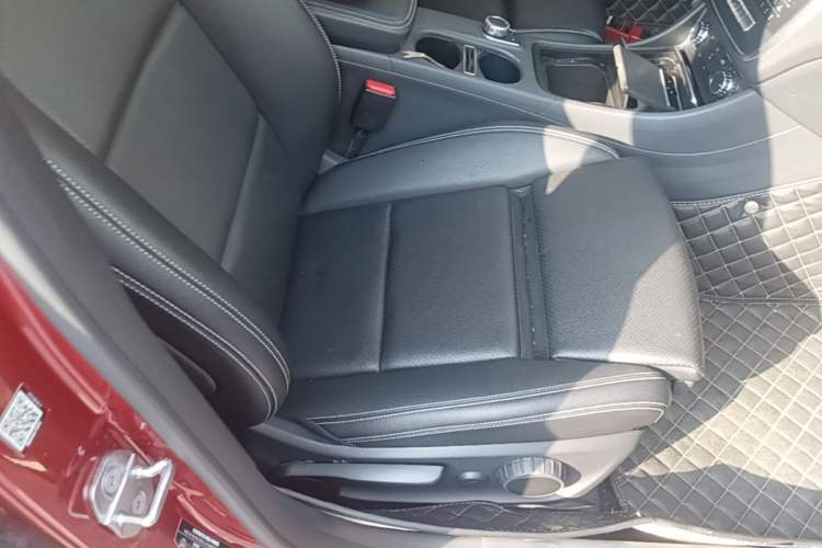 Used Mercedes-Benz GLA 2018 GLA 200 Sport Edition Right Front Seat
