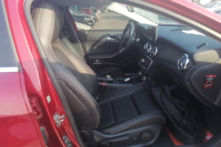 Used Mercedes-Benz GLA 2018 GLA 200 Fashion Model Right Front Seat