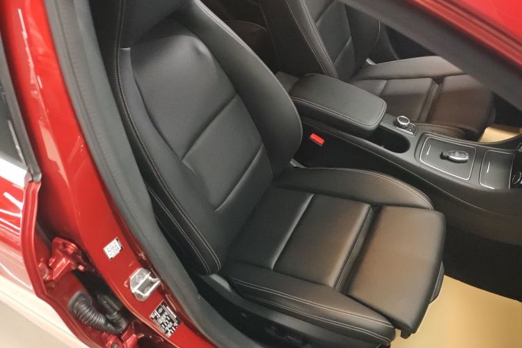 Used Mercedes-Benz GLA 2018 GLA 200 Fashion Model Right Front Seat