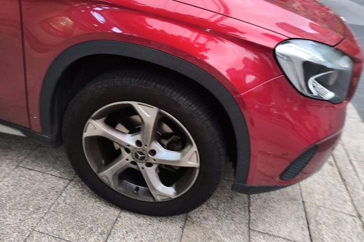 Used Mercedes-Benz GLA 2018 GLA 200 Sport Edition Right Front Wheel Hub