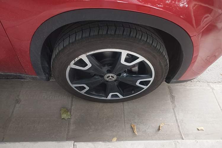 Used Mercedes-Benz GLA 2018 GLA 220 4MATIC Sport Edition Right Front Wheel Hub