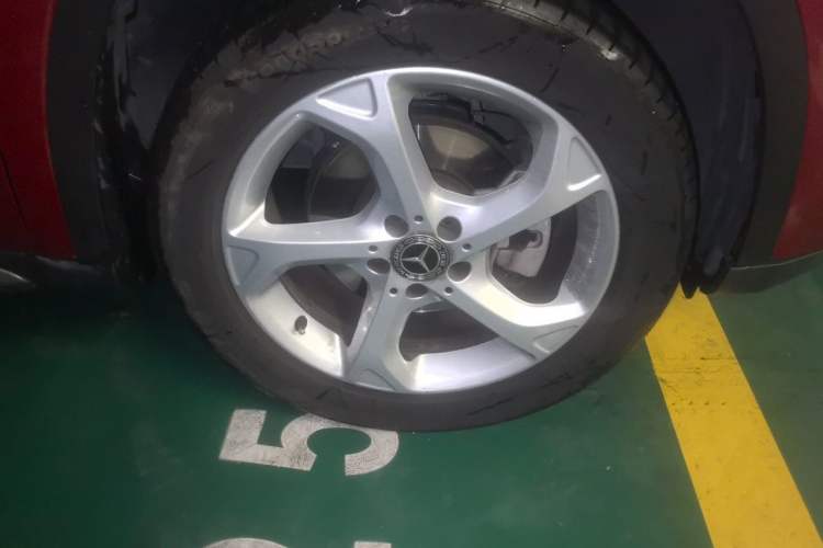 Used Mercedes-Benz GLA 2018 GLA 200 Sport Edition Right Front Wheel Hub